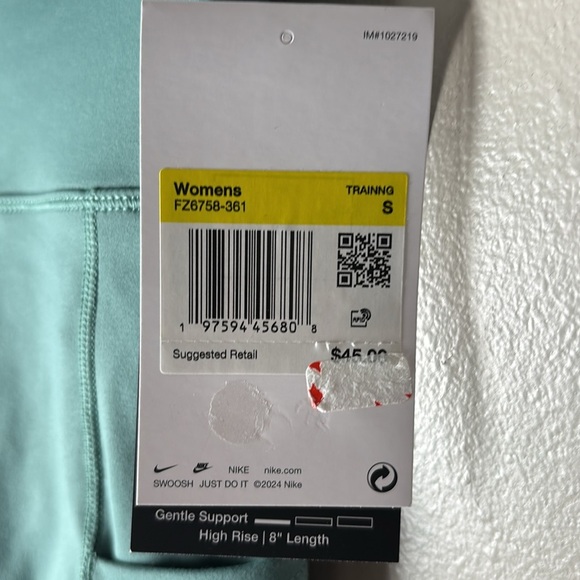 NWT Nike 8” High Rise Training Biker Shorts - Picture 2 of 6